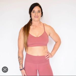 Fleo withered rose reinette sports bra